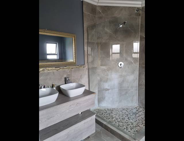5 BEDROOM HOUSE FOR SALE IN BIRDWOOD ESTATE